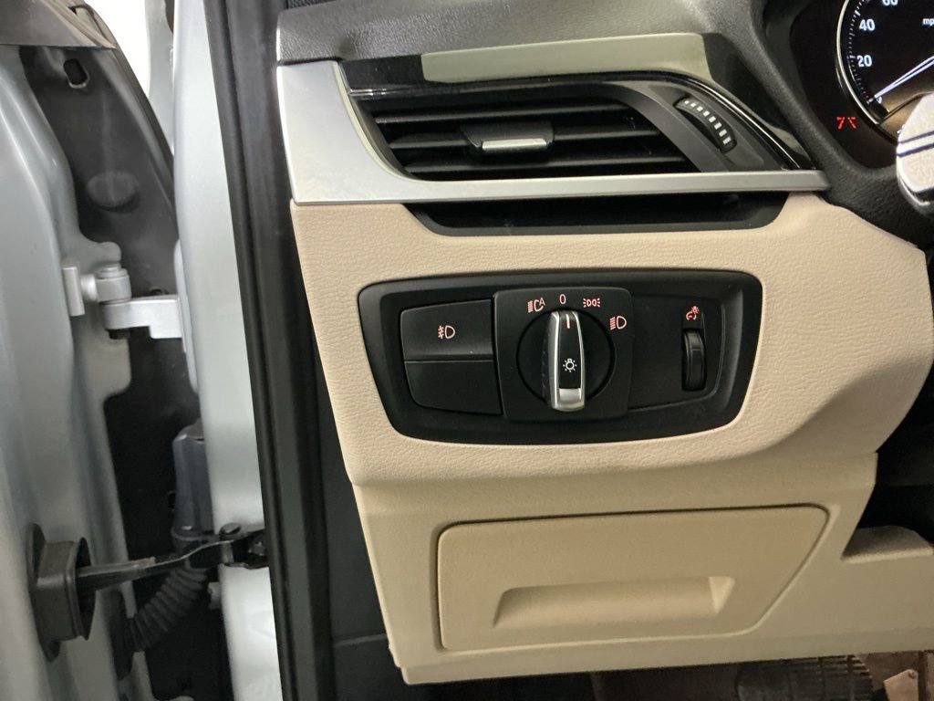 Used 2019 BMW X1 xDrive28i w/ Convenience Package AWD/4WD image 17