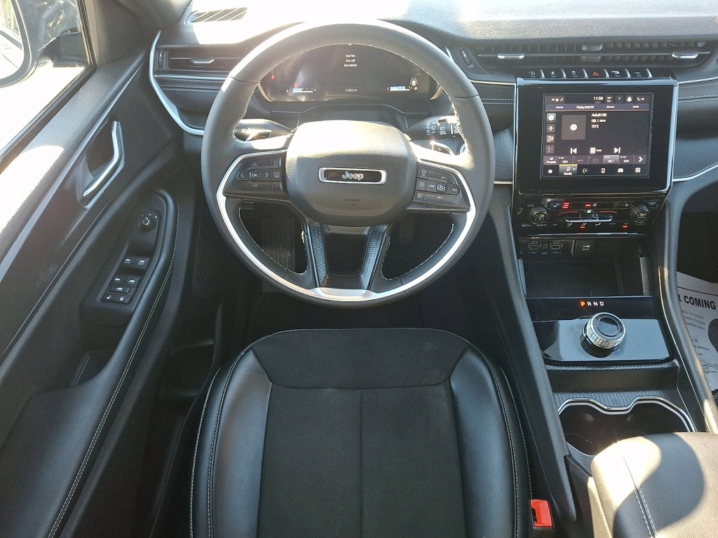 Used 2025 Jeep Grand Cherokee Altitude image 21