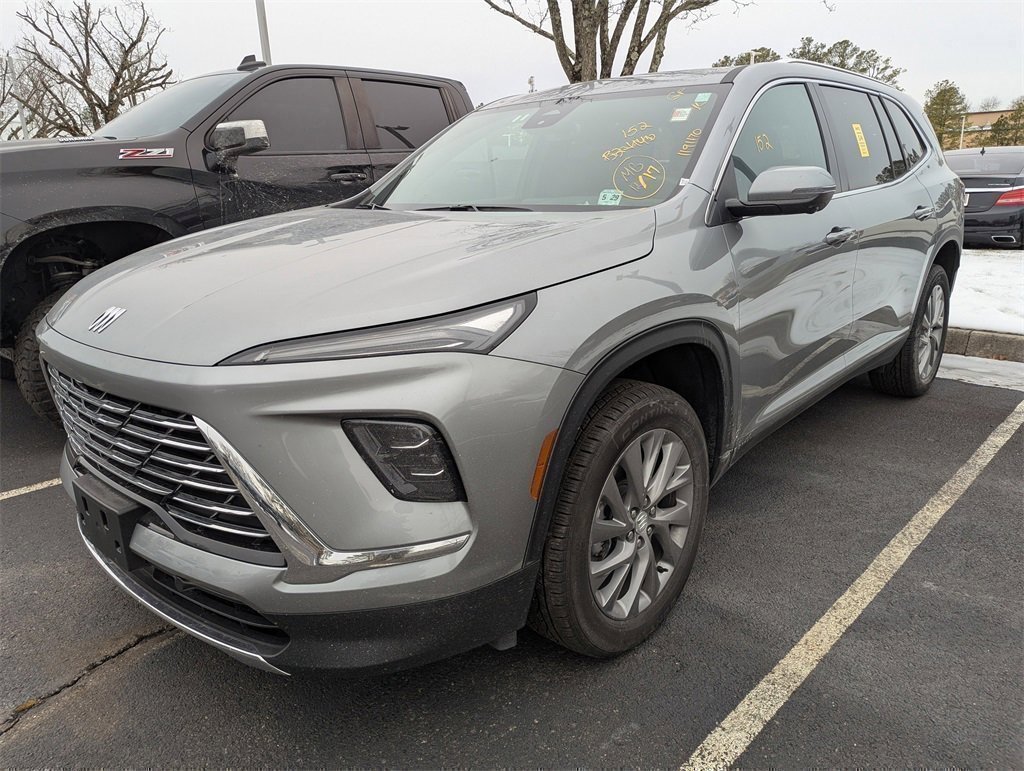 Used 2025 Buick Enclave Preferred image 3