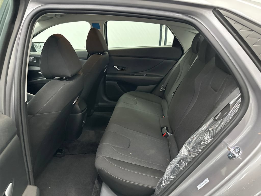 Used 2026 Hyundai Elantra SE w/ Cargo Package FWD image 19