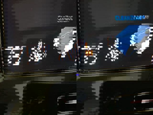 Used 2021 Volvo XC40 T5 Momentum image 19