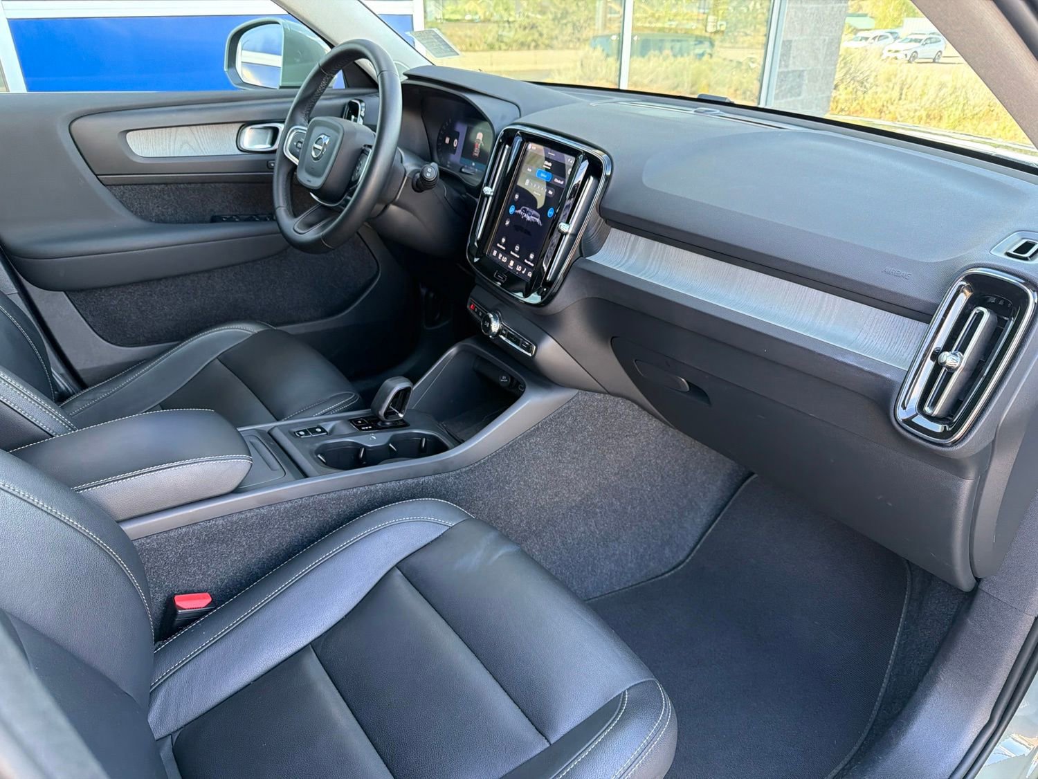 Used 2025 Volvo XC40 B5 Core AWD/4WD image 26