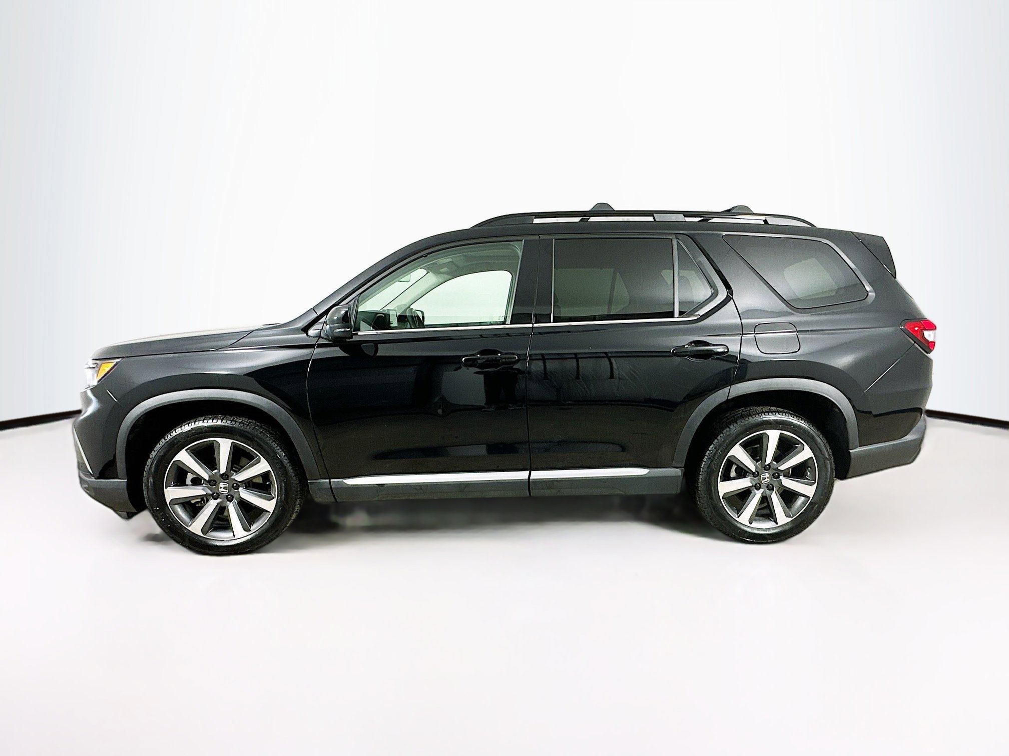 Used 2023 Honda Pilot Touring image 9