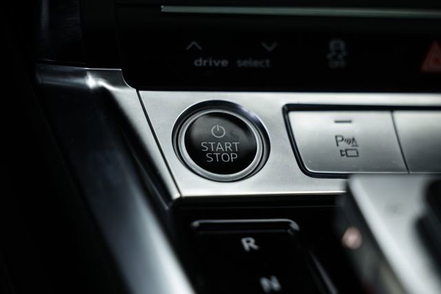 Used 2022 Audi e-tron Premium Plus image 39