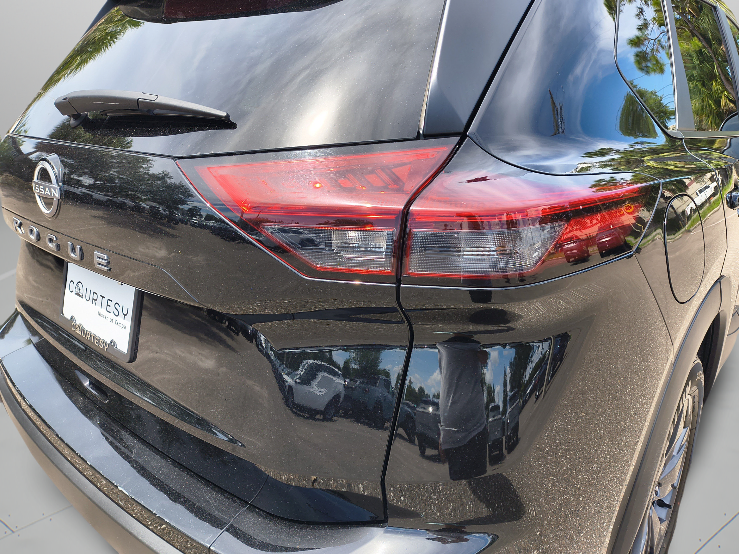 Certified 2025 Nissan Rogue SV FWD image 35