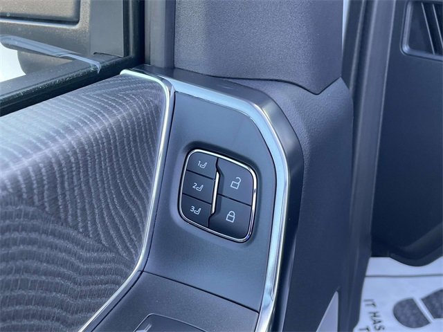 New 2025 Ford F350 Platinum w/ FX4 Off-Road Package image 16