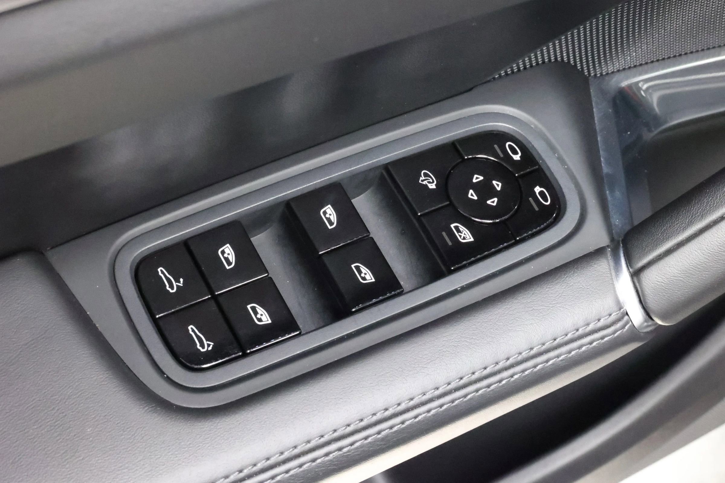 Used 2020 Porsche Cayenne Turbo image 13