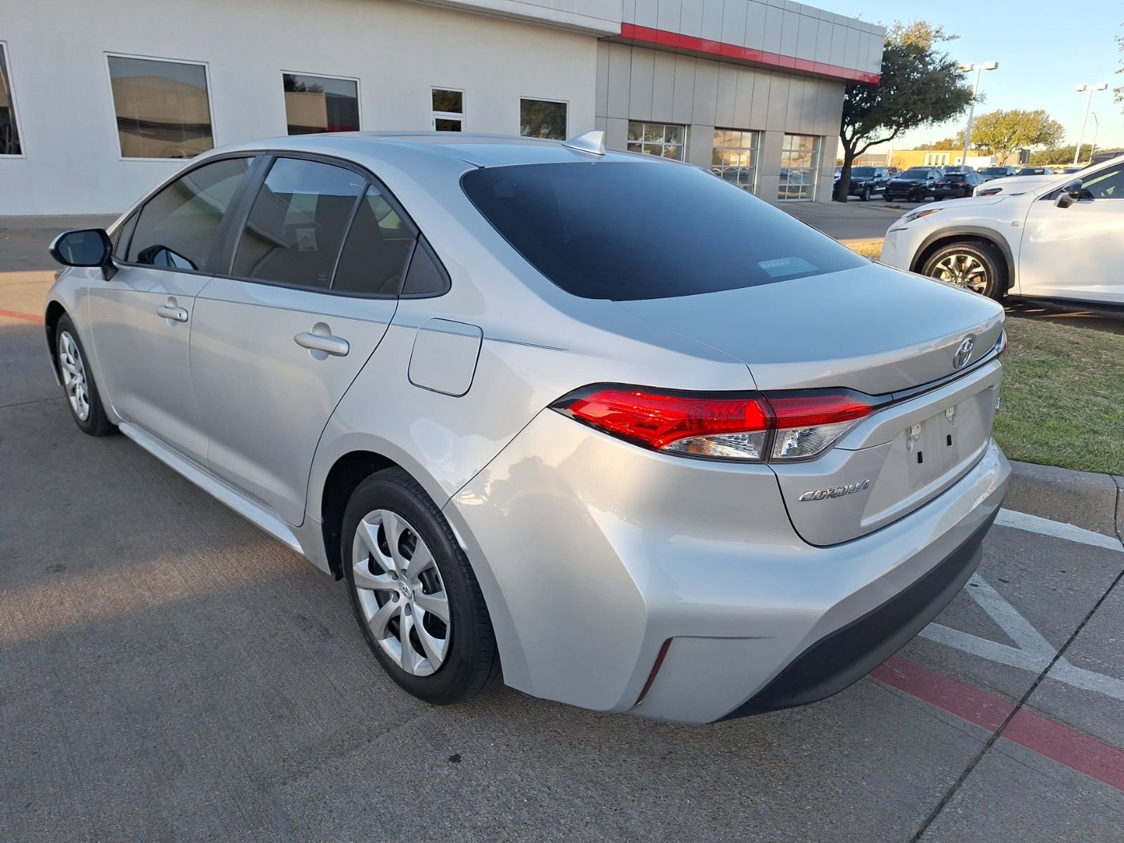 Used 2023 Toyota Corolla LE image 4