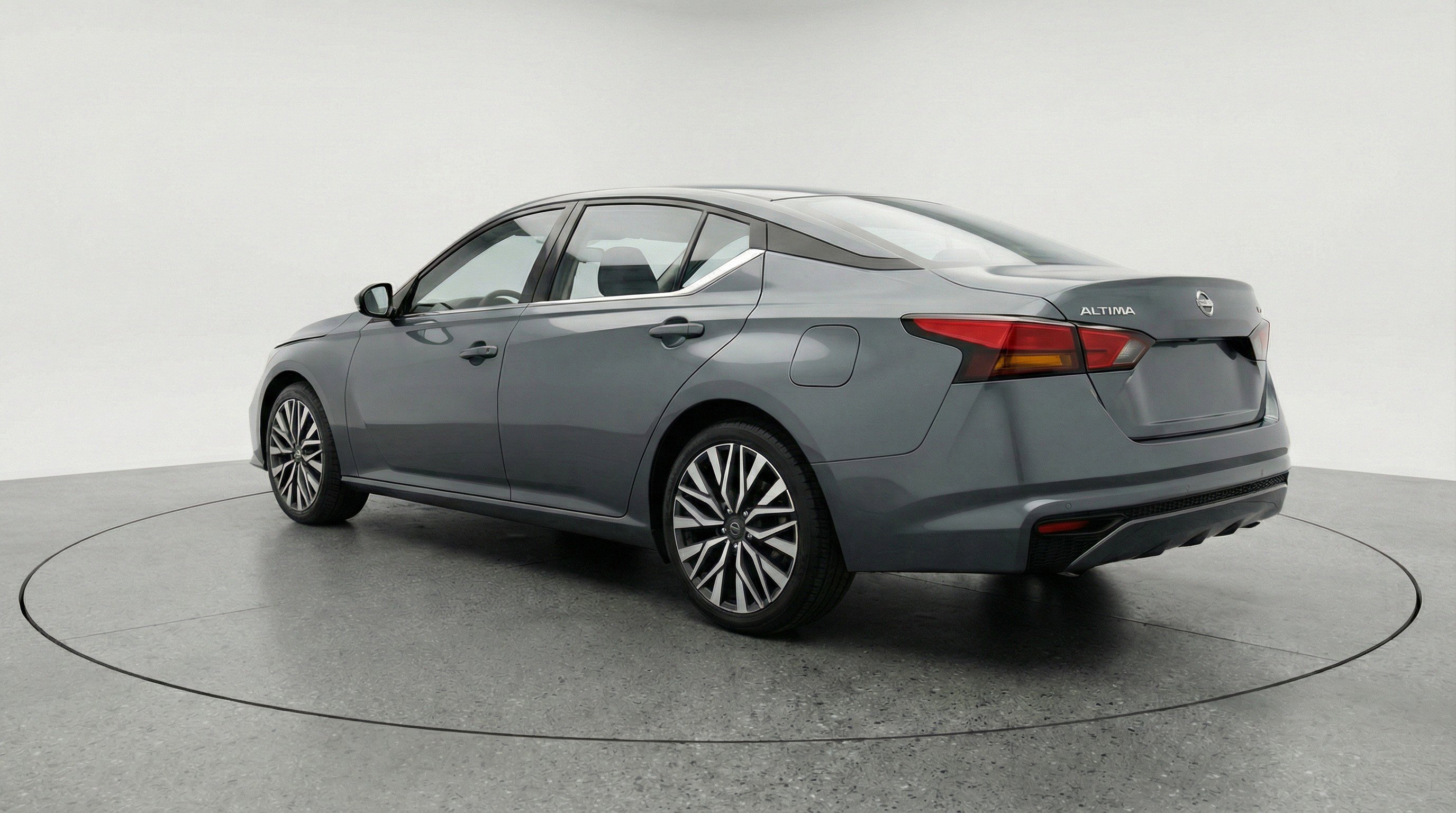 Used 2025 Nissan Altima 2.5 SV FWD image 6