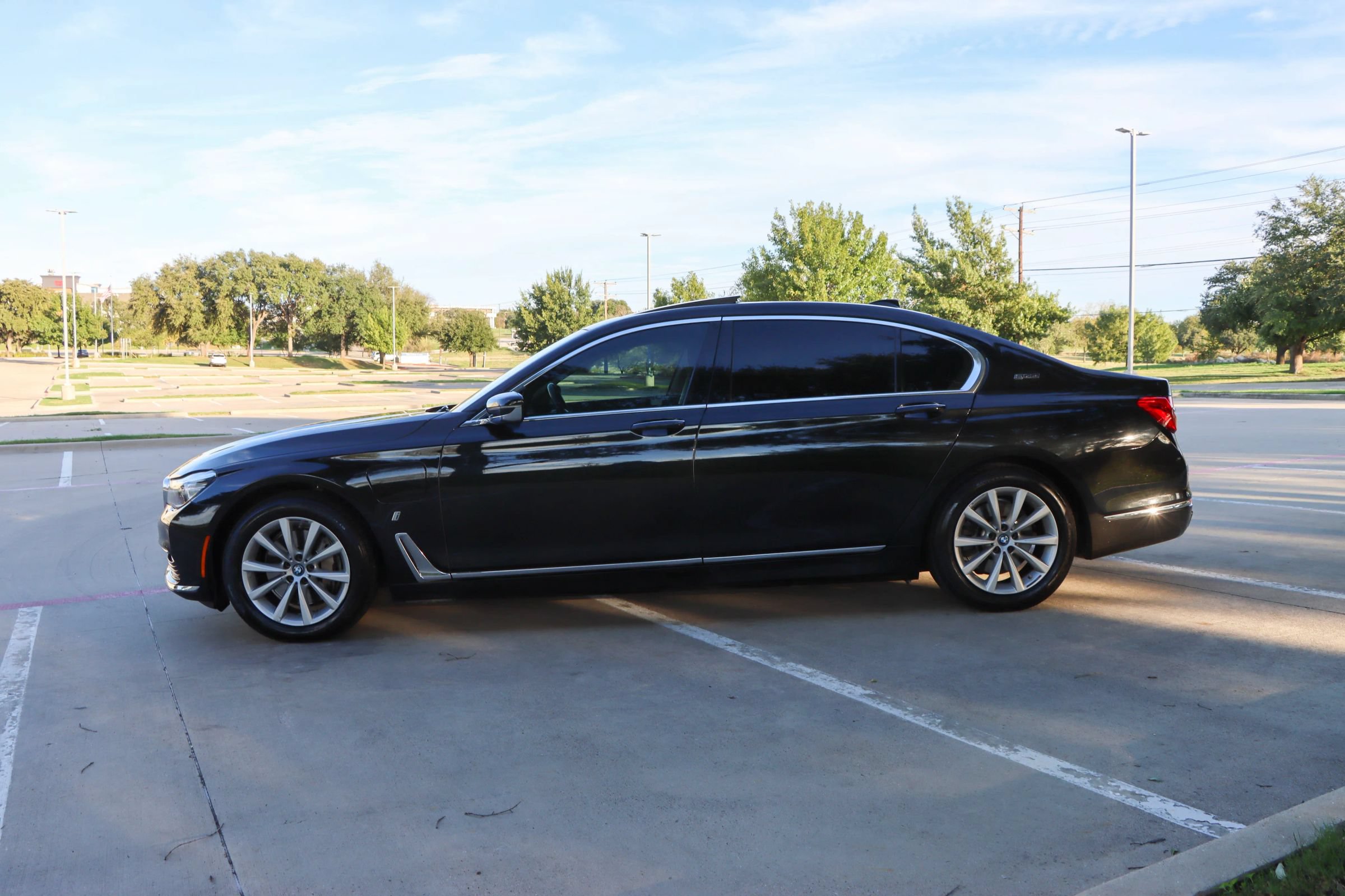 Used 2018 BMW 740e xDrive AWD/4WD image 4