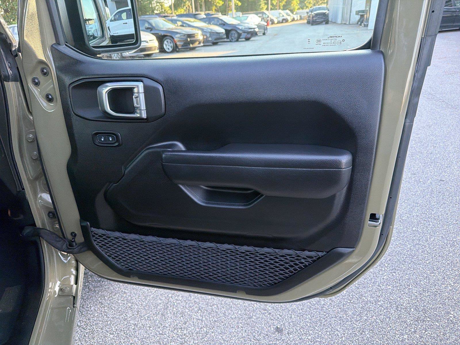 Used 2025 Jeep Wrangler Sport AWD/4WD image 13
