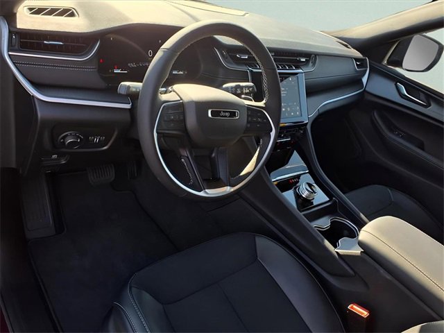 Used 2025 Jeep Grand Cherokee Altitude image 18