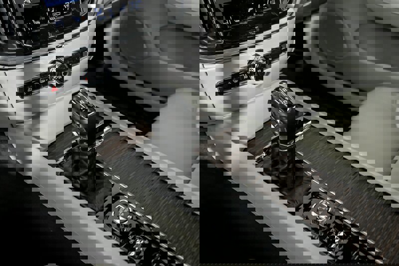 Used 2021 Volvo S60 T6 Momentum w/ Premium Package image 33