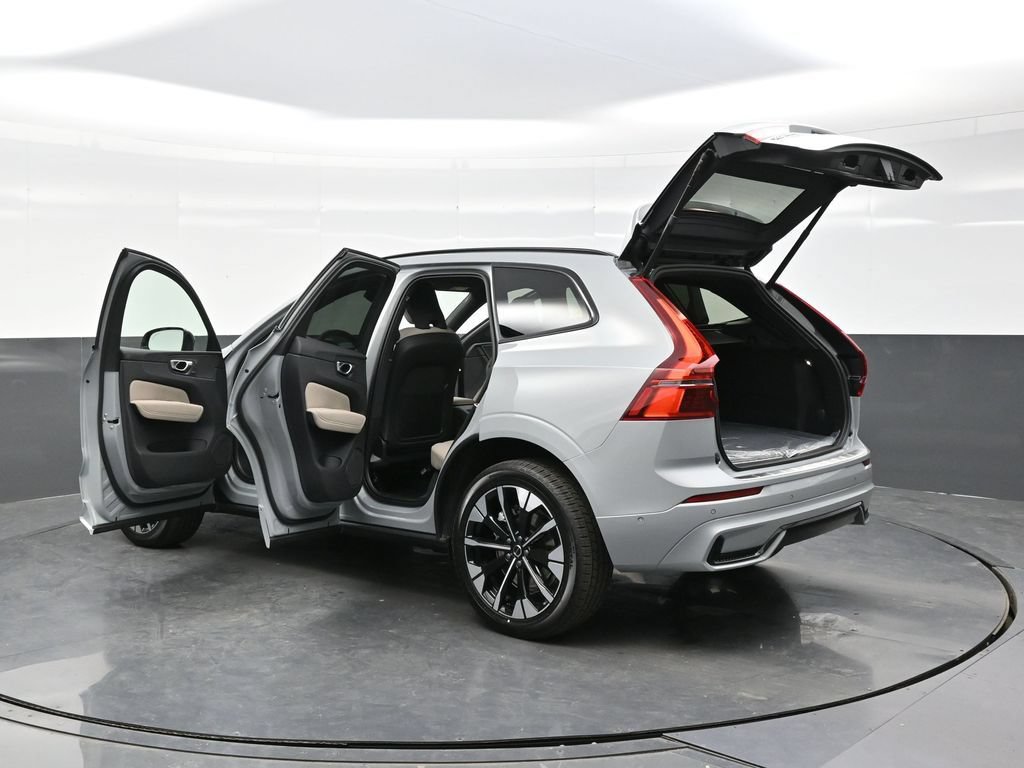 New 2026 Volvo XC60 T8 Plus w/ Climate Package PRO AWD/4WD image 45
