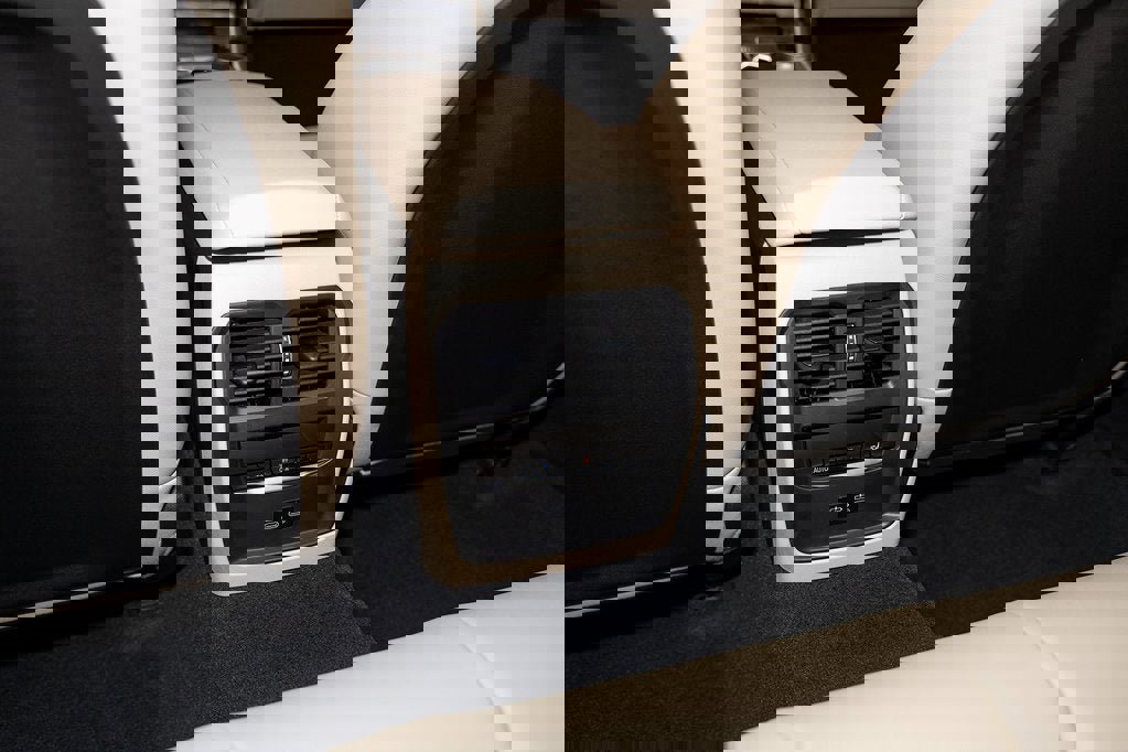 New 2026 BMW 330i xDrive Sedan w/ Convenience Package image 36