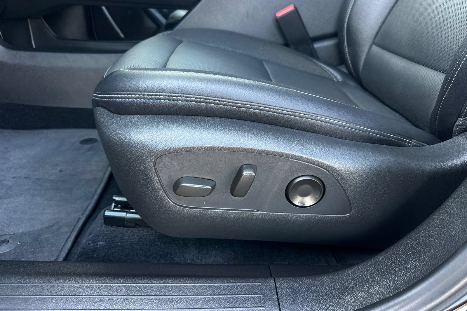 Used 2024 Chevrolet Equinox EV LT FWD image 13