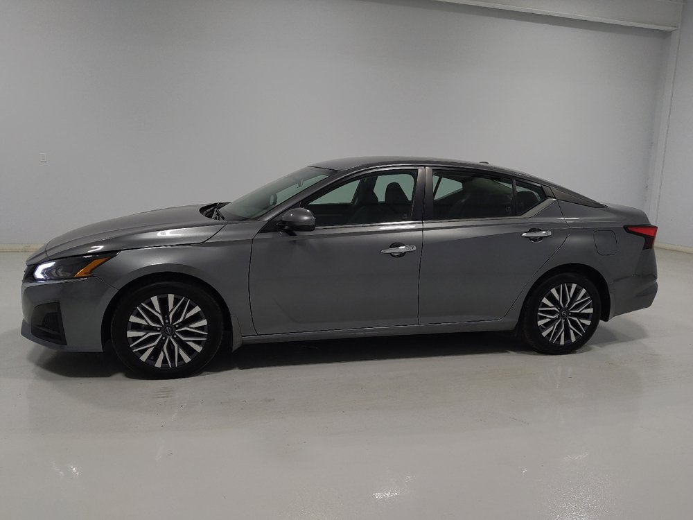 Used 2023 Nissan Altima 2.5 SV FWD image 2