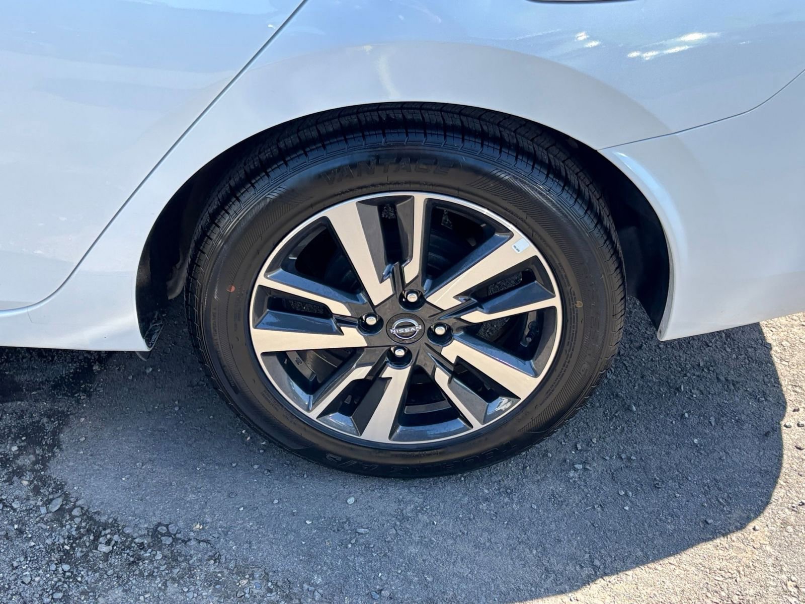 Used 2025 Nissan Versa SV FWD image 28