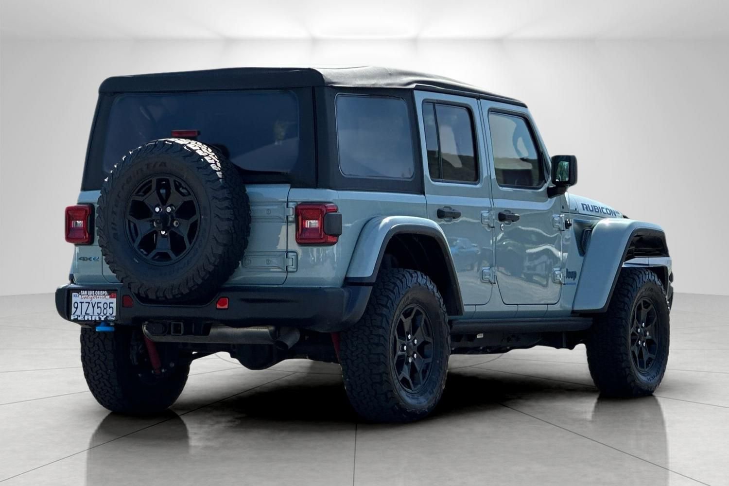 Used 2023 Jeep Wrangler Unlimited Rubicon 4xe AWD/4WD image 3