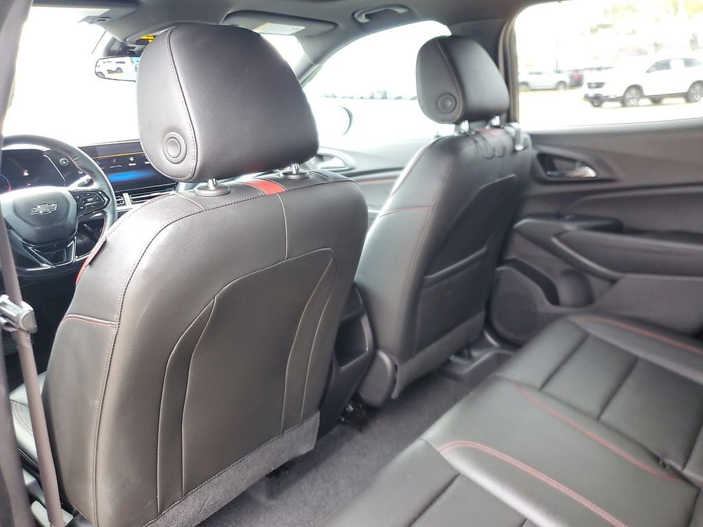 Used 2025 Chevrolet Trax RS w/ Sunroof Package image 10