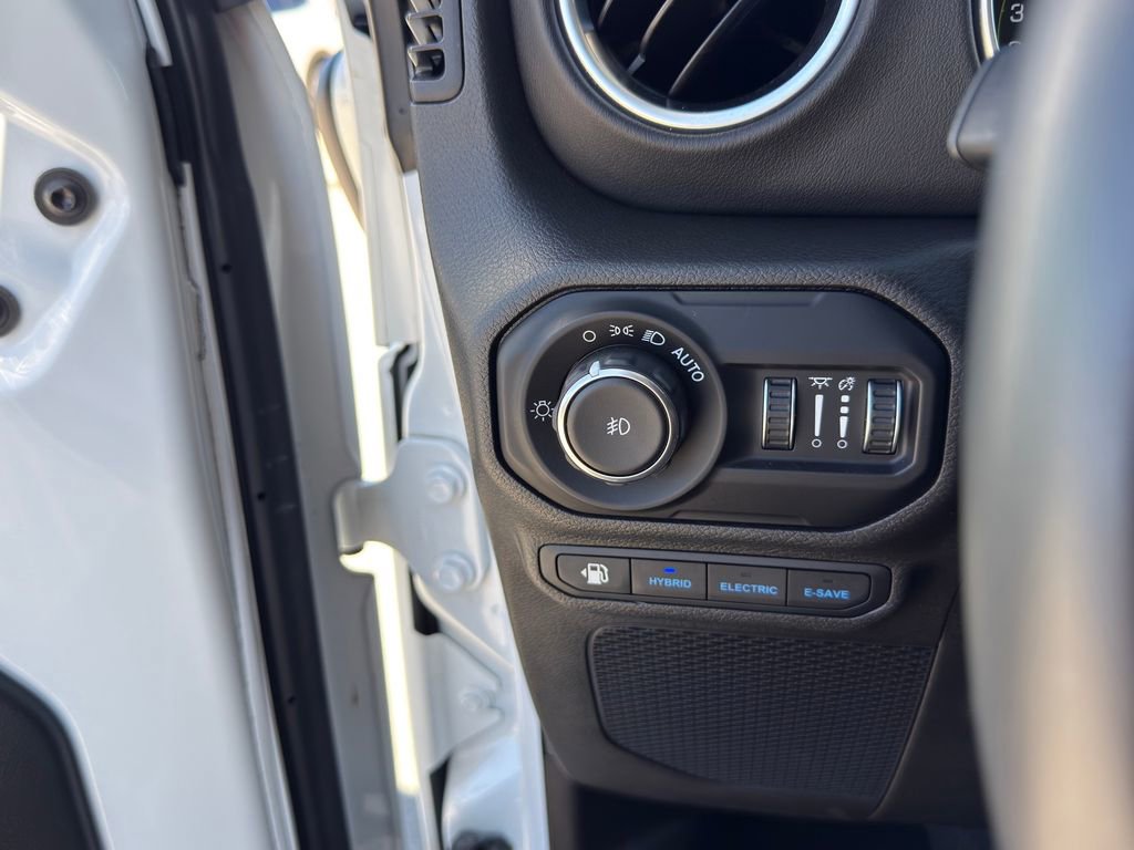 Used 2022 Jeep Wrangler Unlimited Sahara w/ Cold Weather Group image 31