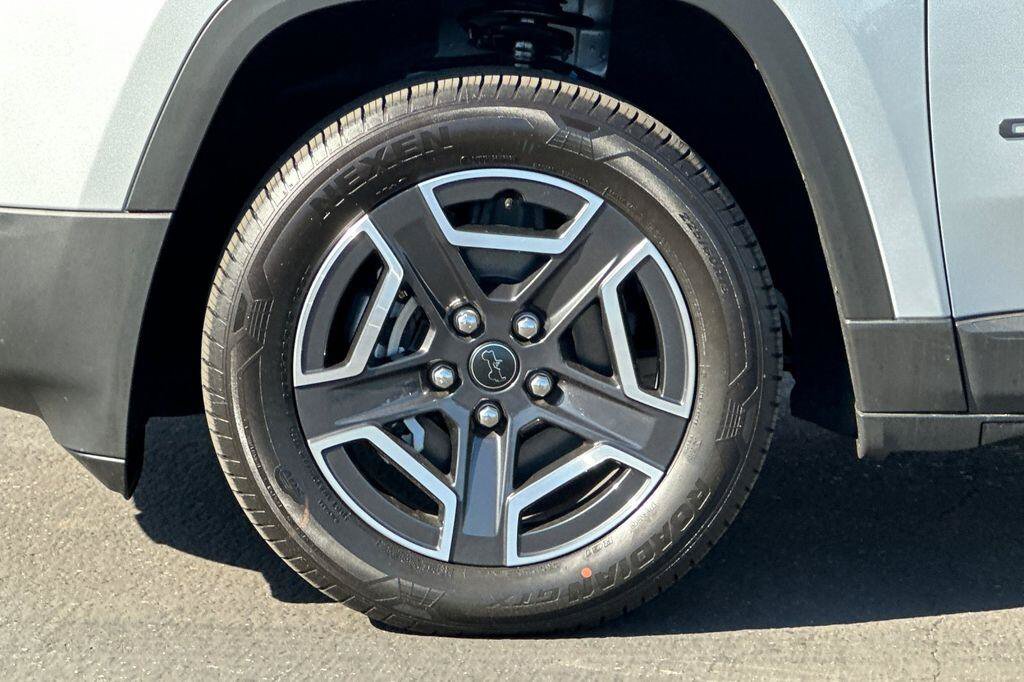 New 2026 Jeep Cherokee Laredo AWD/4WD image 25