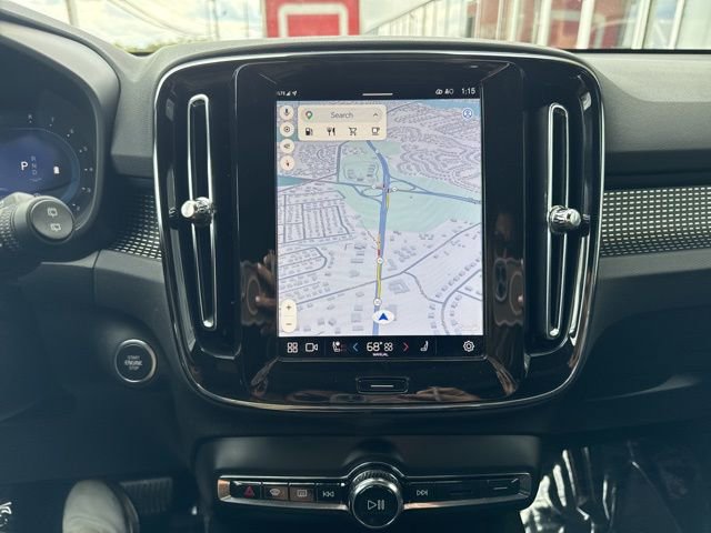 Certified 2025 Volvo XC40 B5 Plus AWD/4WD image 25