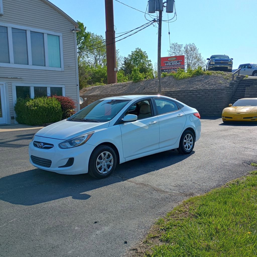 Used 2013 Hyundai Accent GLS image 1