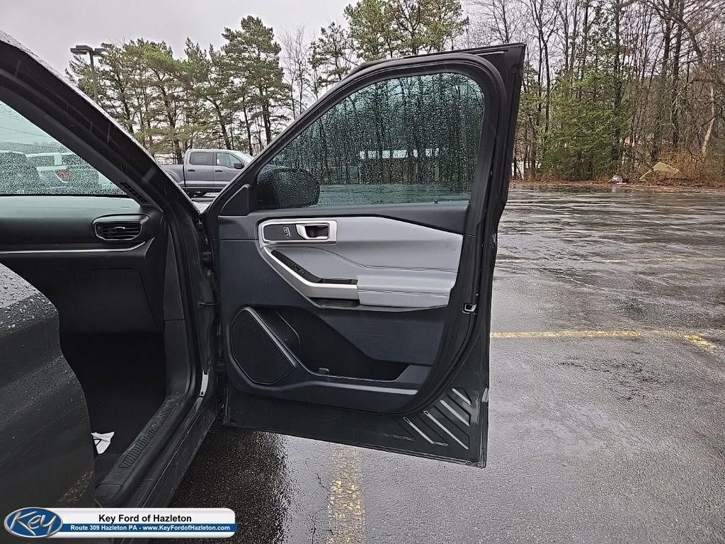 Used 2023 Ford Explorer XLT w/ Equipment Group 202A image 24