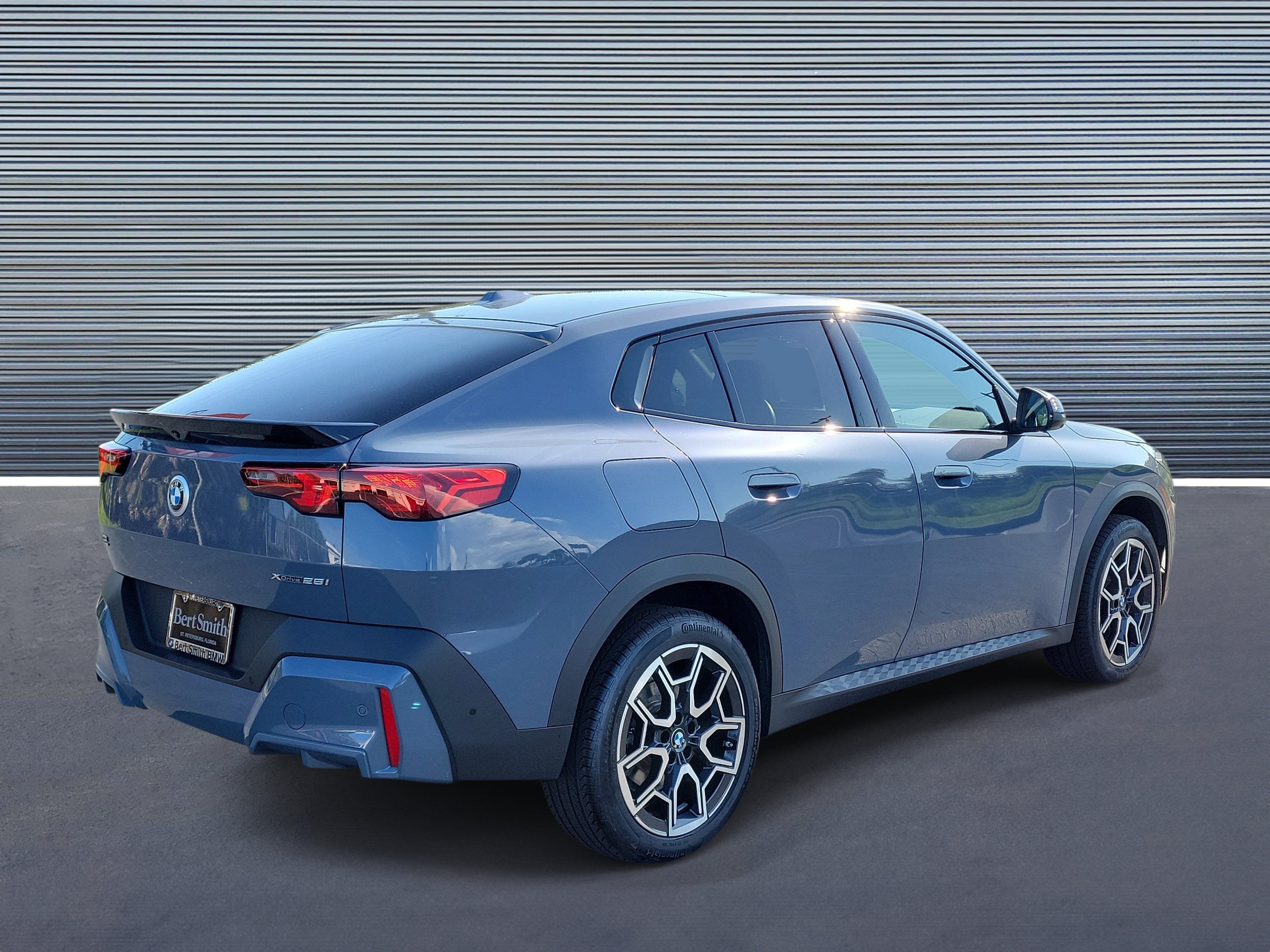 Used 2025 BMW X2 xDrive28i AWD/4WD image 3