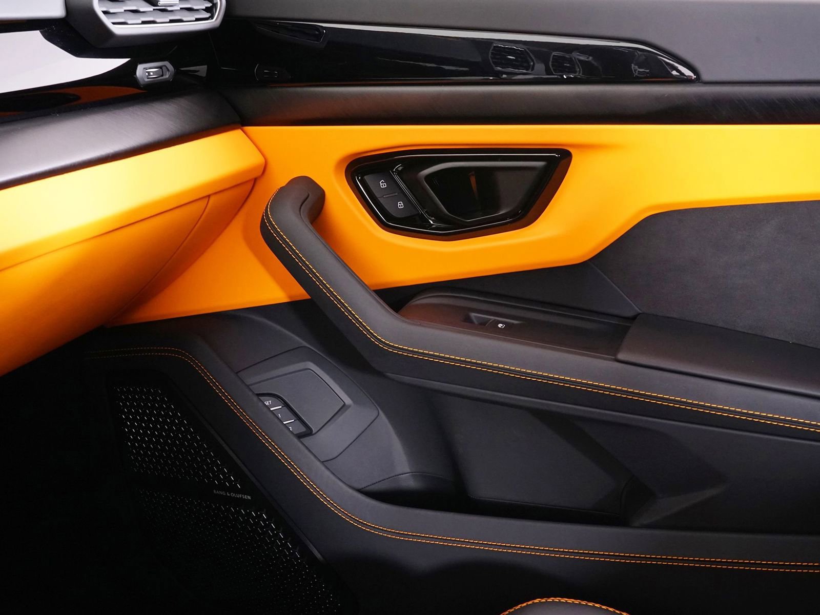 Used 2024 Lamborghini Urus S image 23