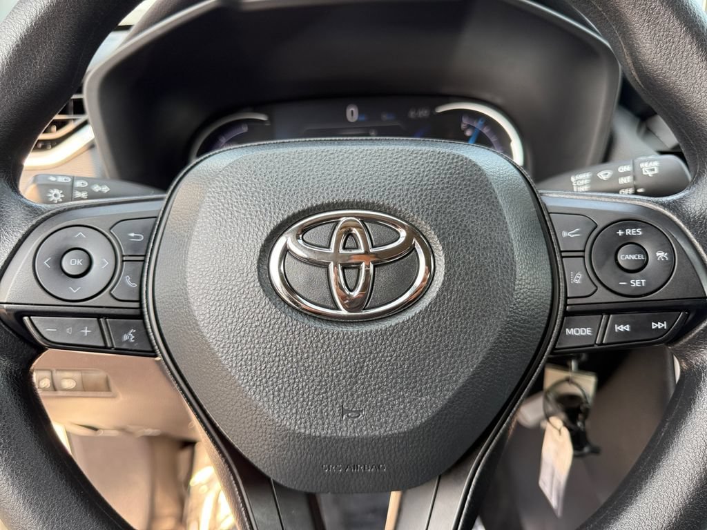 Used 2025 Toyota RAV4 LE AWD/4WD image 19