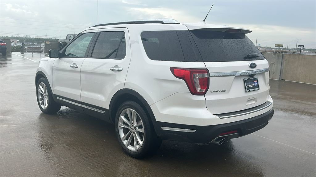 Used 2018 Ford Explorer Limited w/ Equipment Group 301A FWD image 11