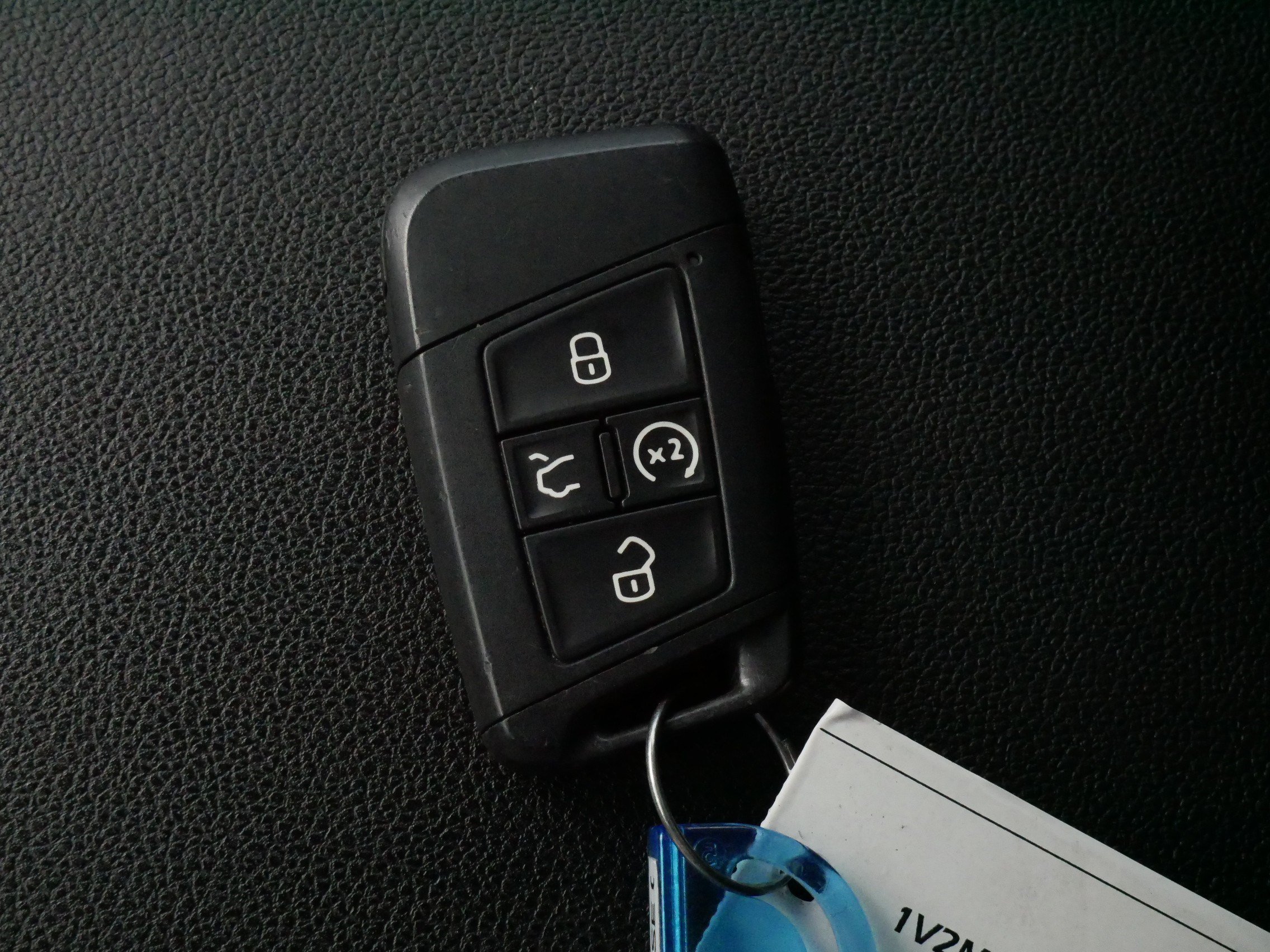 Used 2020 Volkswagen Atlas Cross Sport SEL AWD/4WD image 31