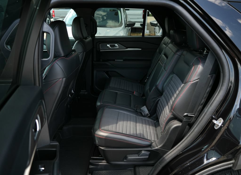 Used 2025 Ford Explorer ST-Line RWD image 27
