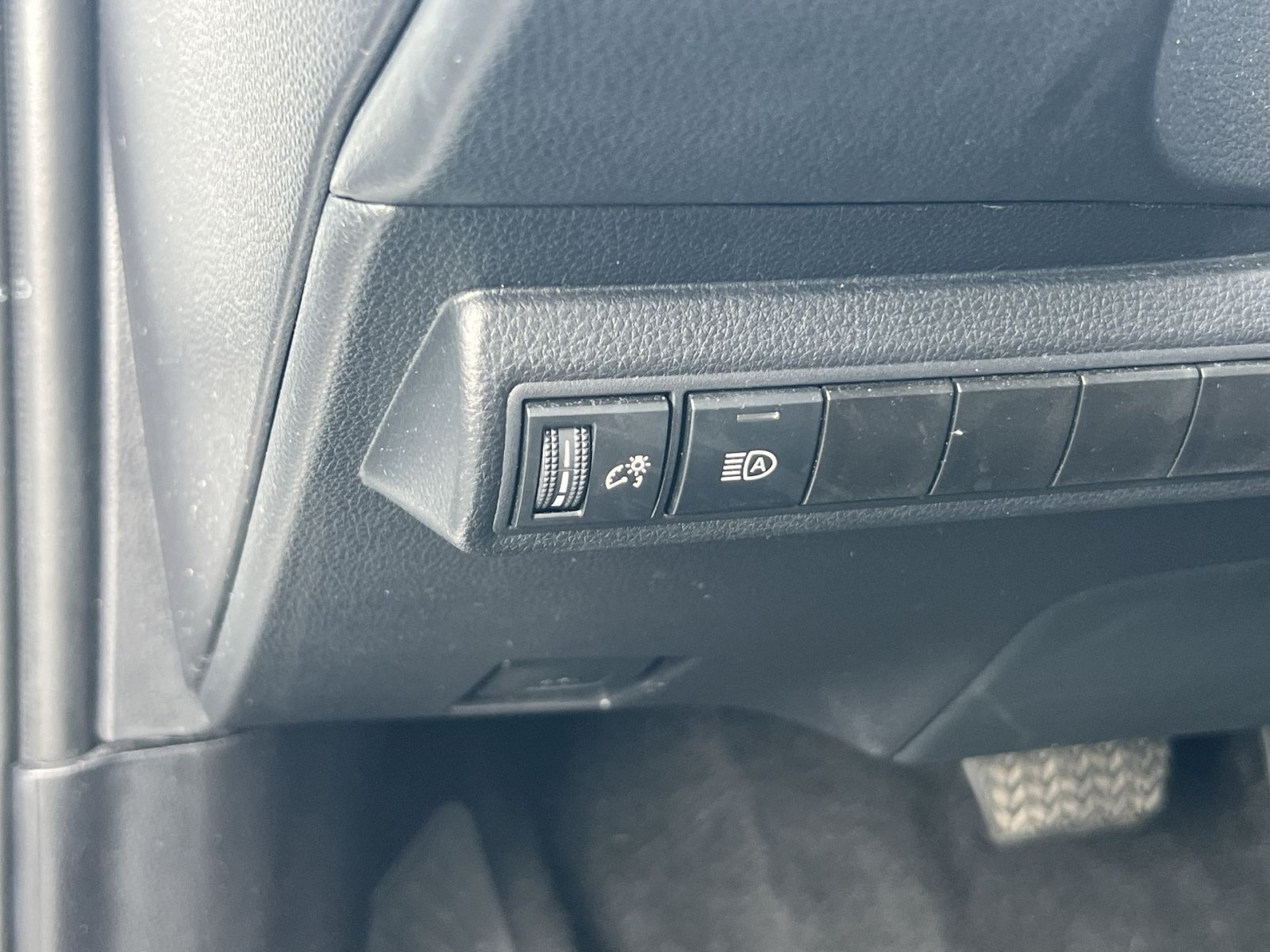 Used 2025 Toyota Corolla LE FWD image 26
