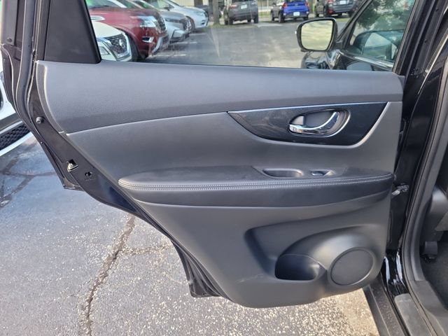 Used 2016 Nissan Rogue SL w/ SL Premium Package FWD image 15