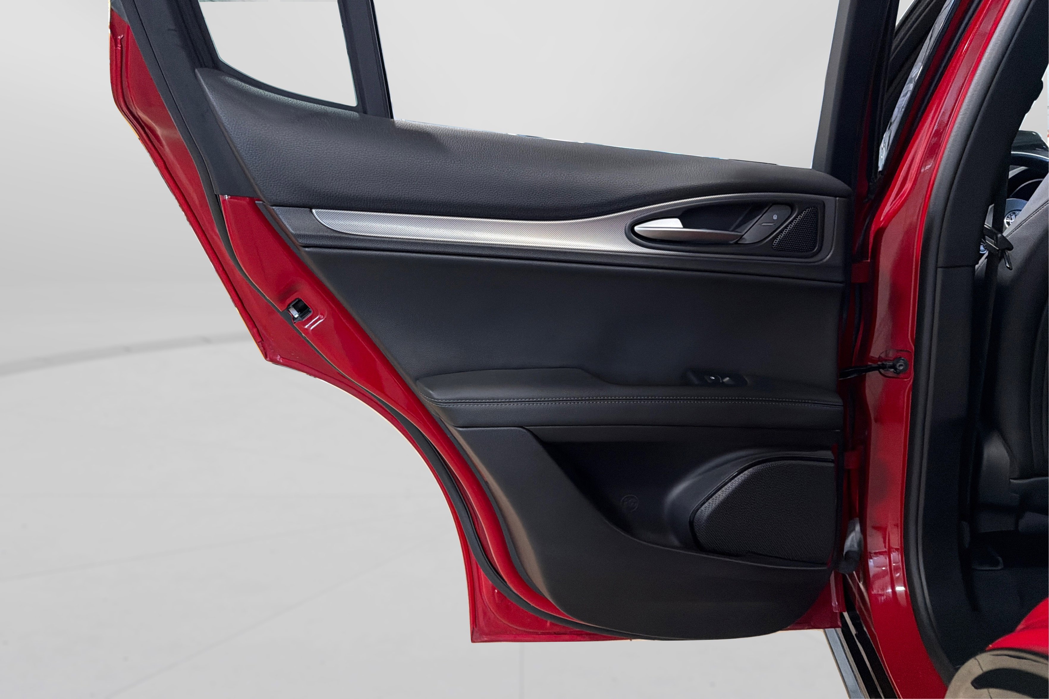 Used 2025 Alfa Romeo Stelvio Sprint w/ Veloce Package image 37