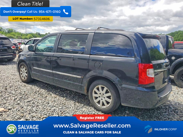 Used 2013 Chrysler Town & Country Touring FWD image 3