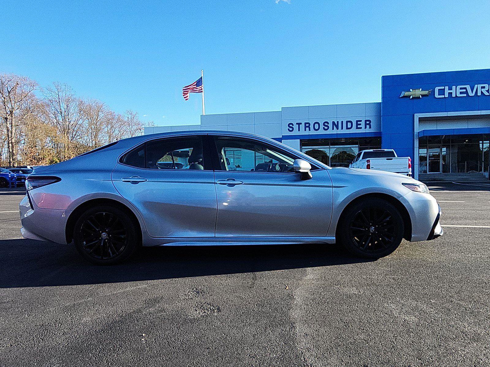 Used 2023 Toyota Camry SE image 6
