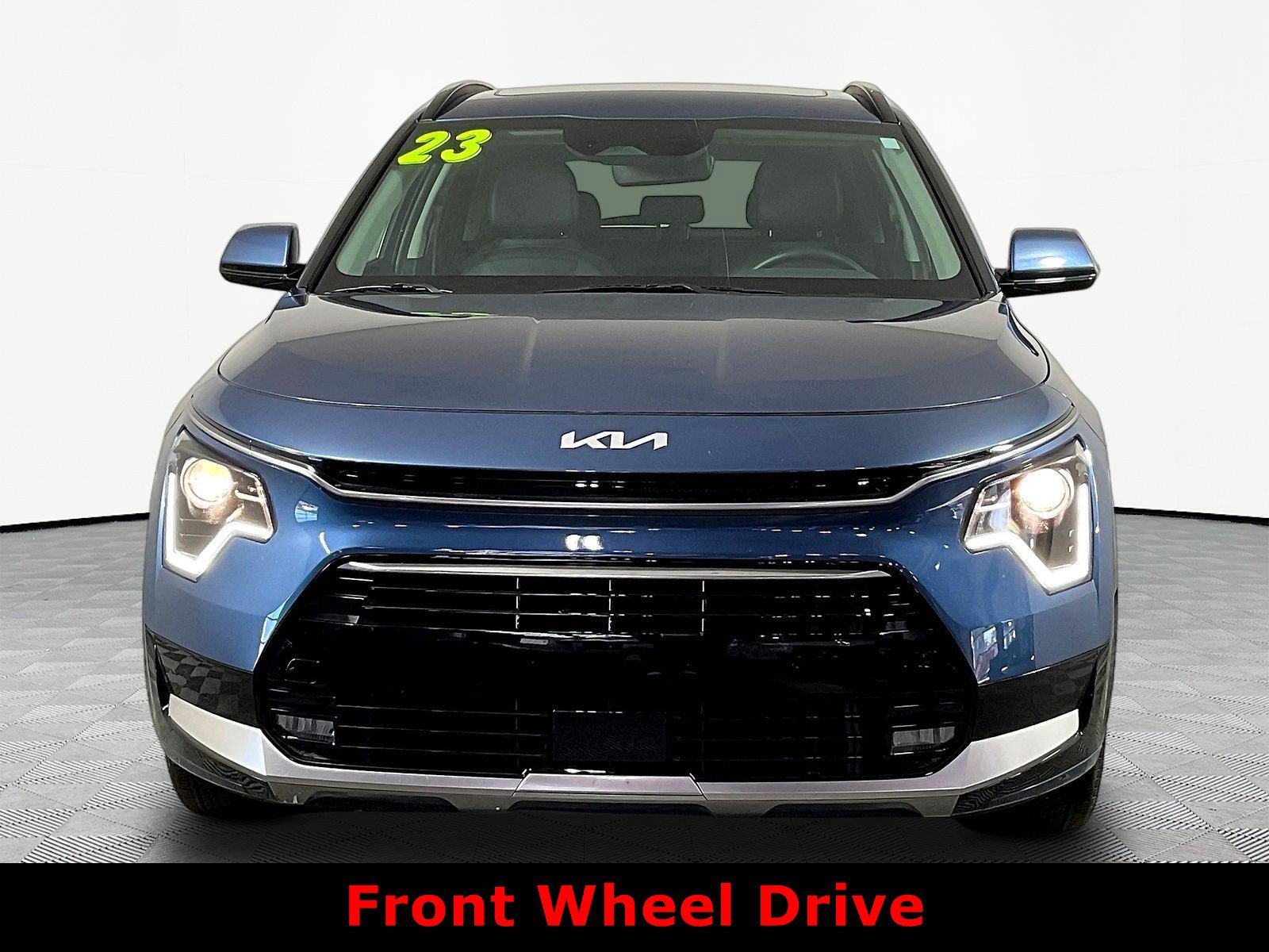 Used 2023 Kia Niro EX Touring FWD image 2