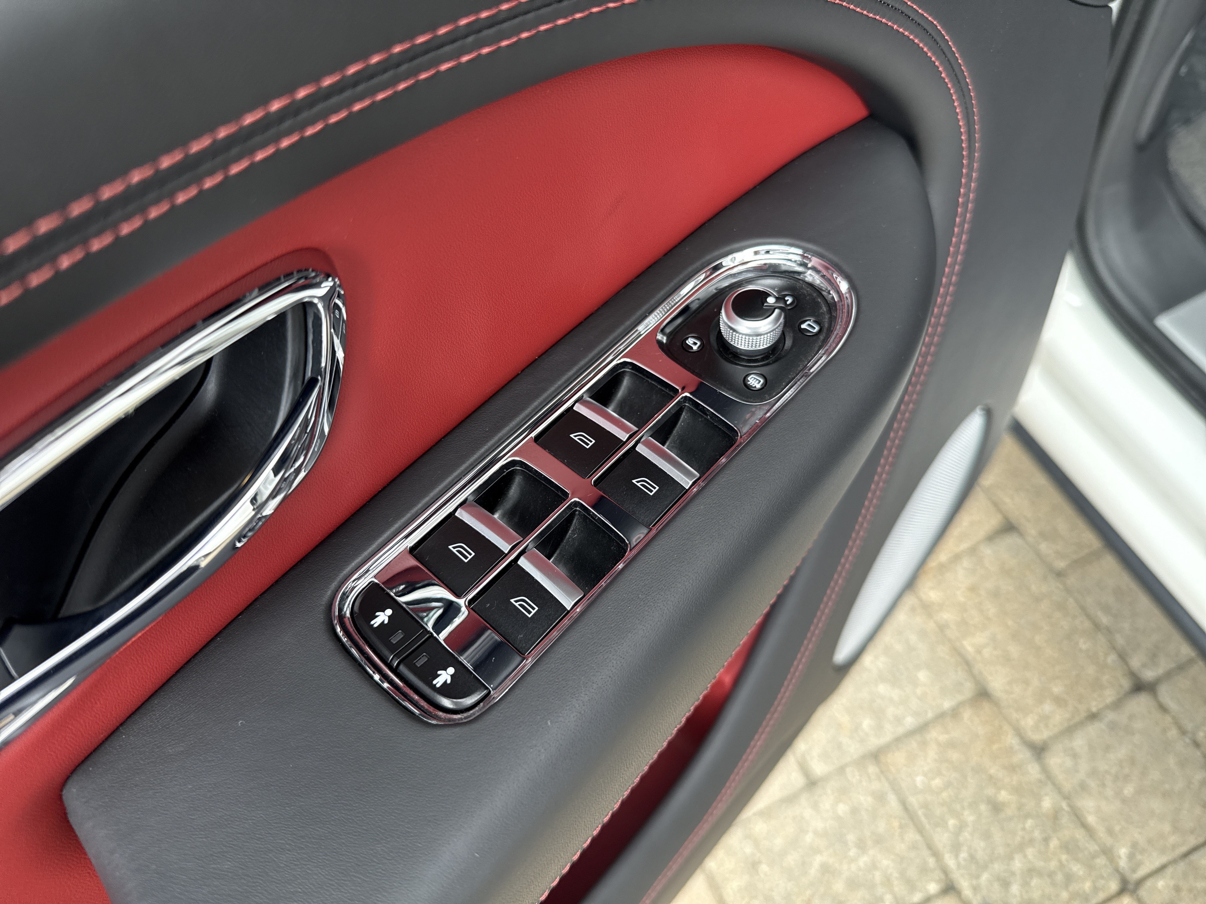 Used 2022 Bentley Bentayga AWD/4WD image 12