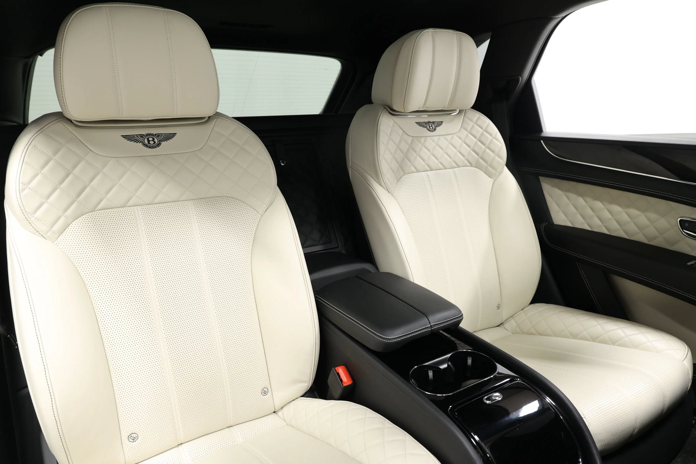 Used 2017 Bentley Bentayga AWD/4WD image 77