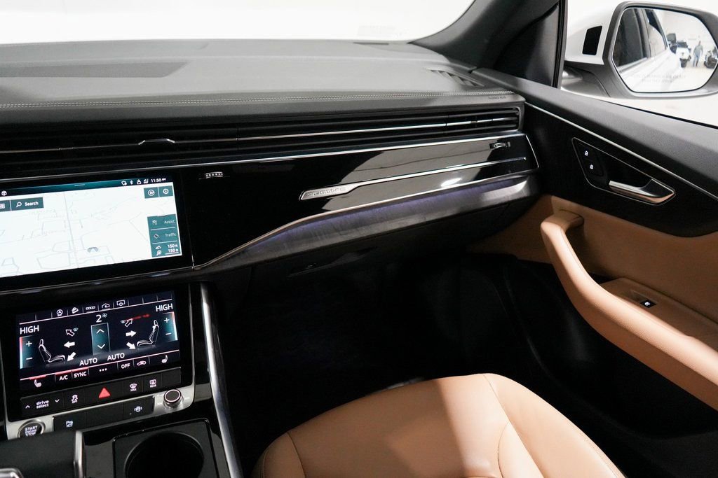 Used 2023 Audi Q8 Premium image 22