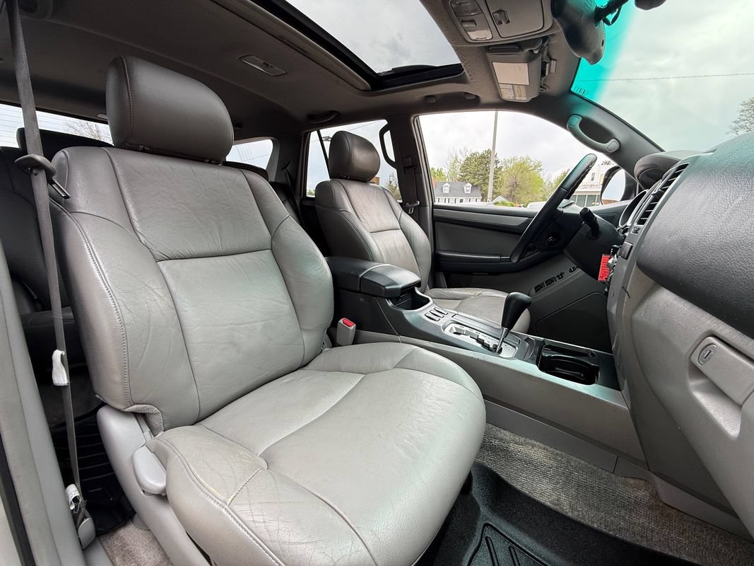 Used 2006 Toyota 4Runner SR5 AWD/4WD image 4