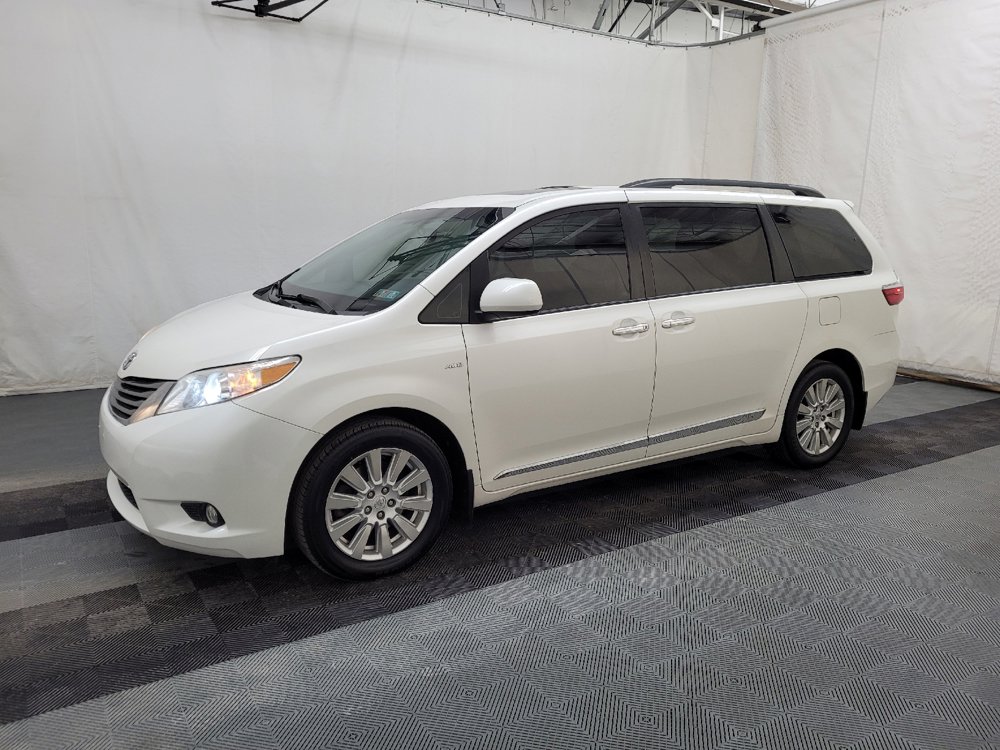Used 2017 Toyota Sienna XLE w/ XLE Navigation Package AWD/4WD image 2