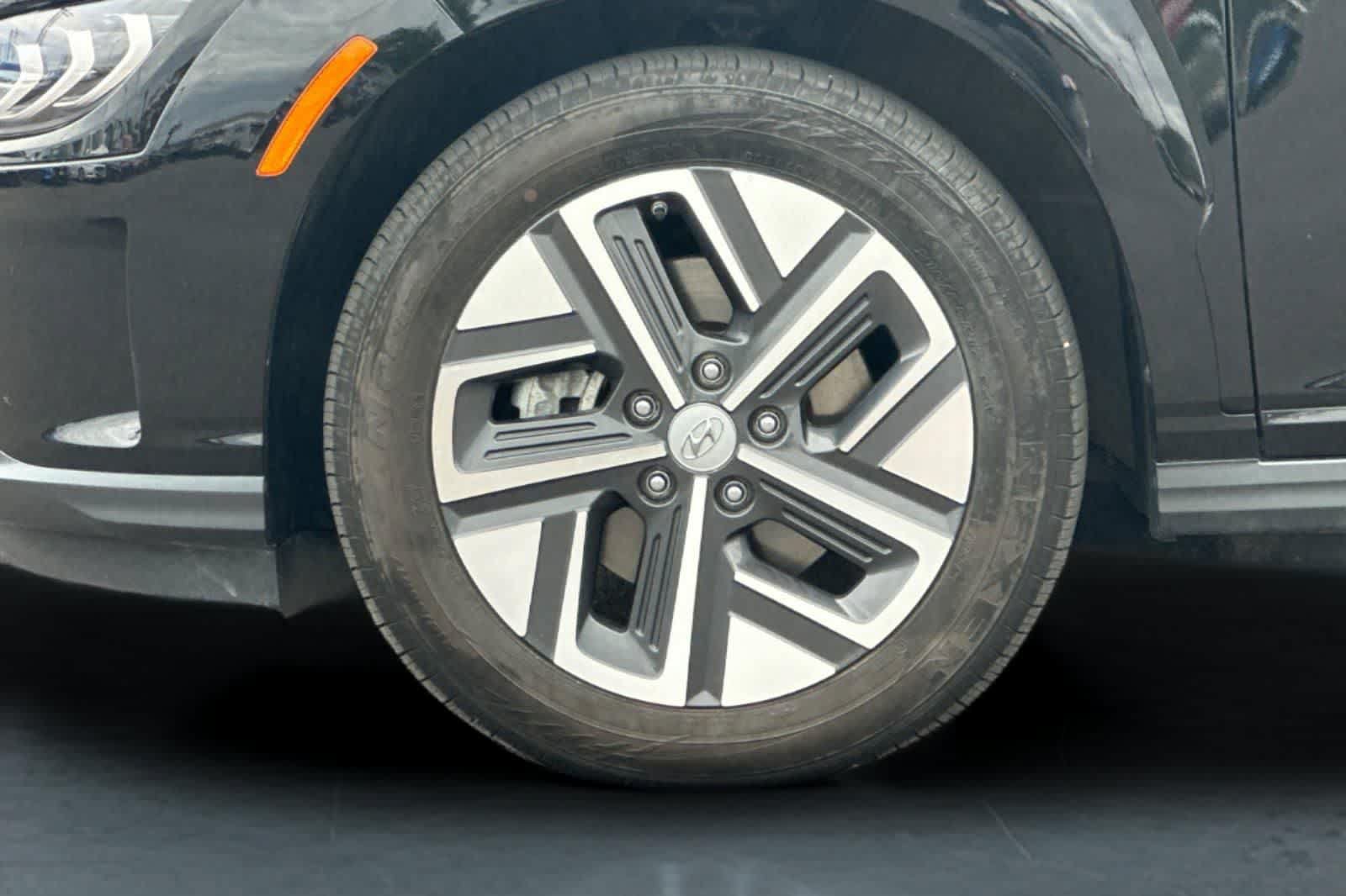 Used 2023 Hyundai Kona Limited w/ Cargo Package FWD image 30