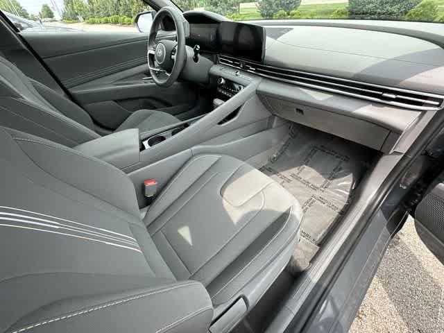 Used 2024 Hyundai Elantra SEL w/ Convenience Package FWD image 22