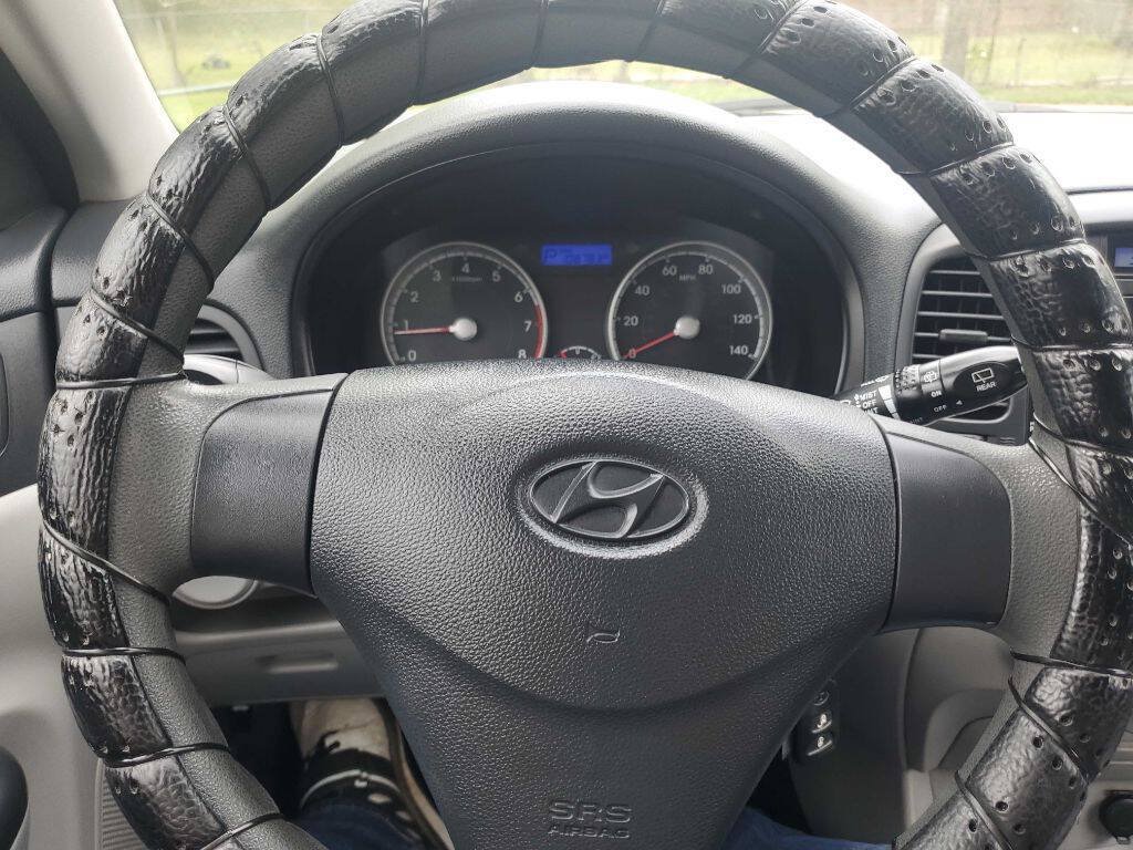 Used 2010 Hyundai Accent GS w/ Premium Pkg 3 FWD image 20