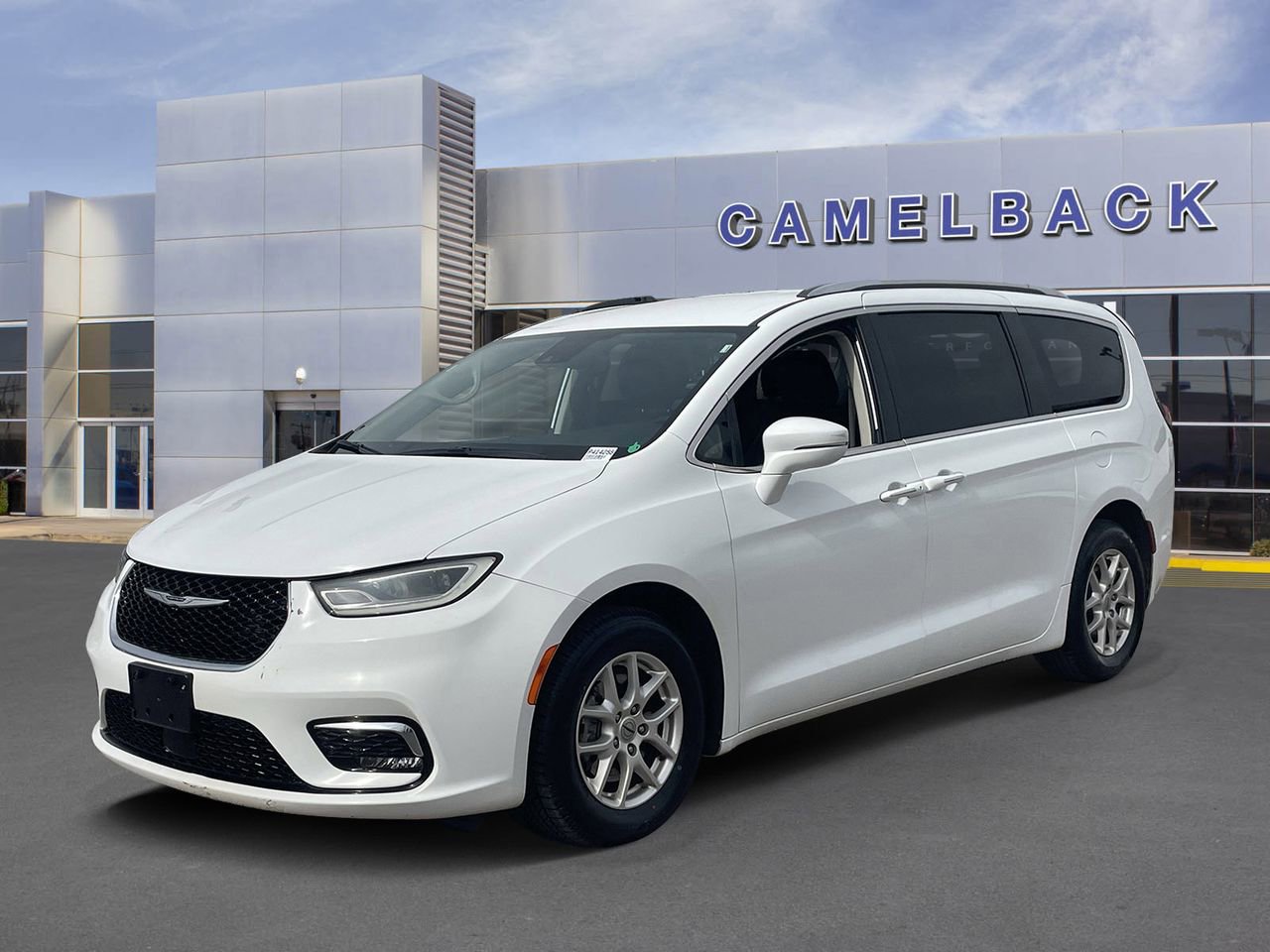 Used 2021 Chrysler Pacifica Touring-L image 2